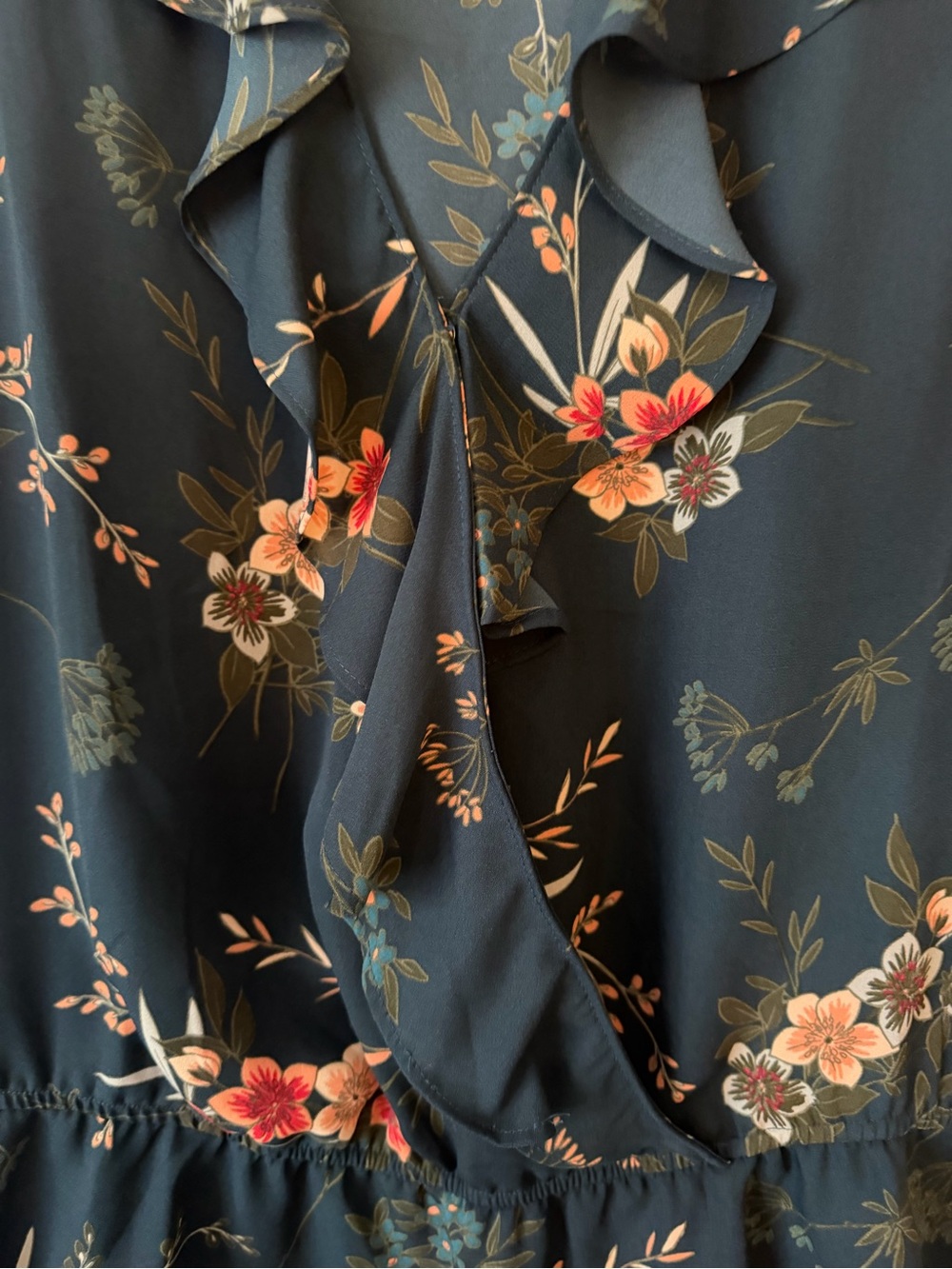 Banana Republic Teal Floral V-Neck Short Sleeve Blouse with Ruffle Trim Medium M - Picture 4 of 7